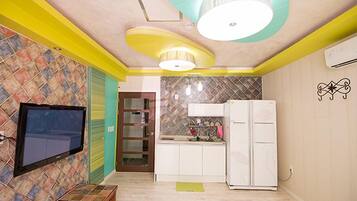 101, 104 | Private kitchenette | Fridge, microwave, stovetop, rice cooker