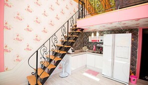 201, 204 | Private kitchenette | Fridge, microwave, stovetop, rice cooker - Ulsan Edelweiss Pension (Ulsan)