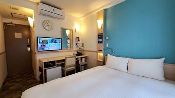 Down duvets, desk, free WiFi, bed sheets