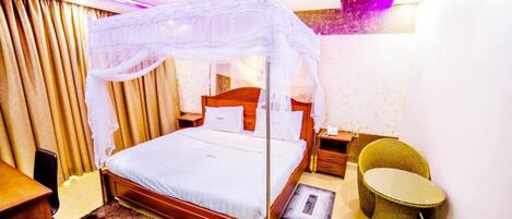 Doppia Deluxe | Una scrivania, Wi-Fi gratuito, lenzuola