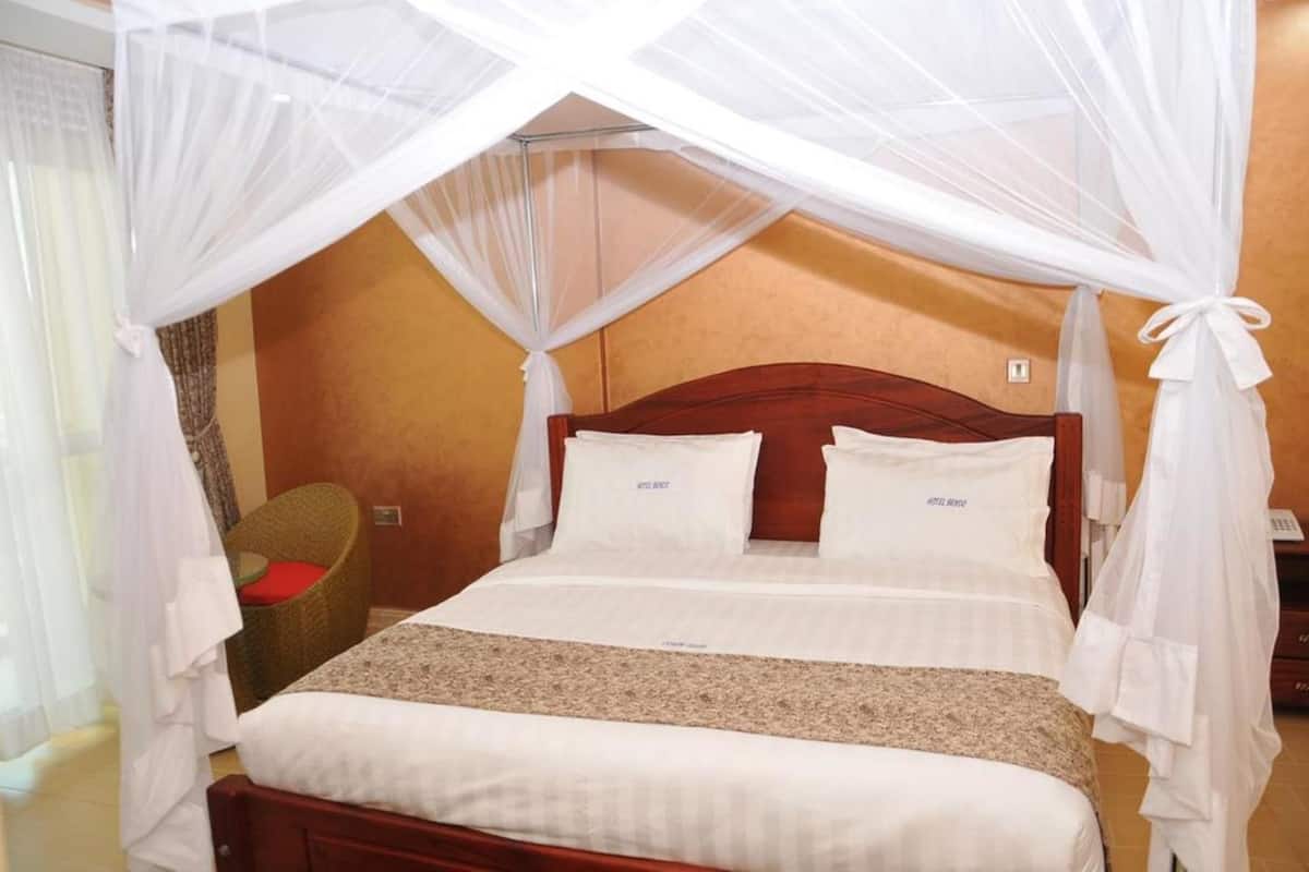 Executive Room | Desk, free WiFi, bed sheets