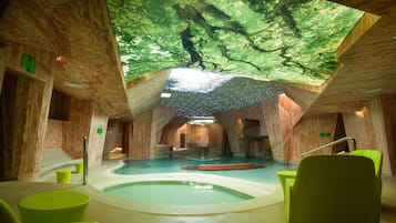 Sauna, Whirlpool, Dampfbad, Körperbehandlungen, Warmsteinmassagen