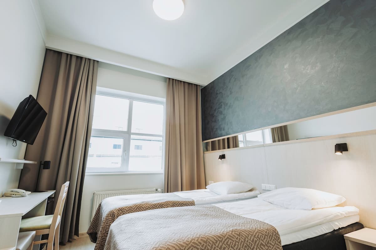 standard twin room | free wifi, bed sheets, wheelchair access