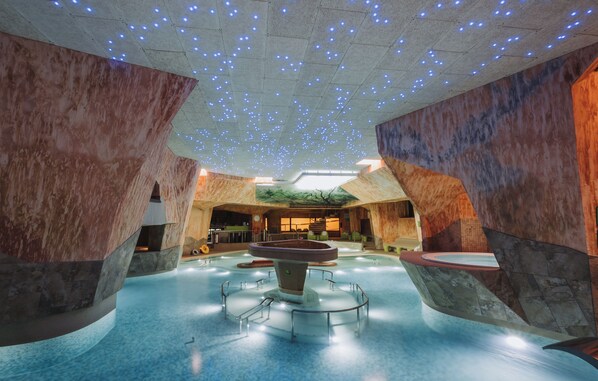 Sauna, spa, bain de vapeur, soins du corps, massage aux pierres chaudes