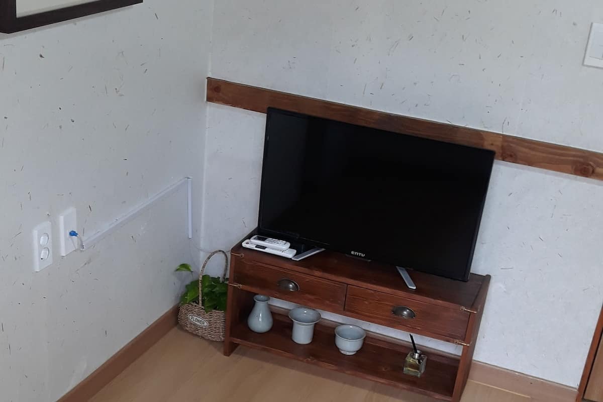 Habitación (Sarangchae) | Ropa de cama de alta calidad, wifi gratis y ropa de cama