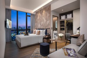 In-room safe, desk, laptop workspace, iron/ironing board - Citadines Balestier Singapore (Singapore)