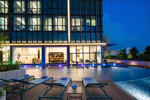 Outdoor pool - Citadines Balestier Singapore (Singapore)