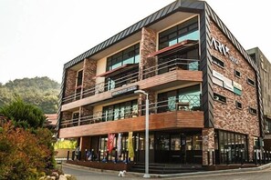 Front of property - Arahouse Pension (Busan)