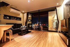 Flat-screen TV - Arahouse Pension (Busan)