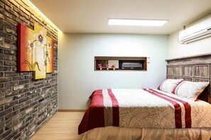 Room, Jetted Tub, Ocean View (17 PY, #201) | Free WiFi - Arahouse Pension (Busan)