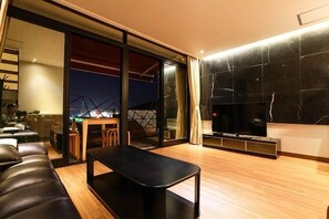 Flat-screen TV - Arahouse Pension (Busan)