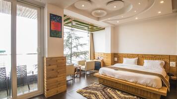 Premium Room | Blackout drapes, rollaway beds, bed sheets