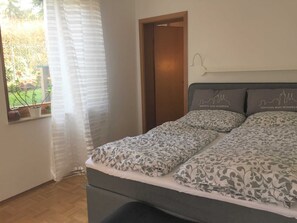 Unclassified image, 4 of 8, button - Vacation apartment D, Prinz-Karl-Str., outskirts - Edition Bad Wimpfen (Bad Wimpfen)