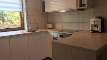 Kühlschrank, Mikrowelle, Ofen, Geschirrspüler