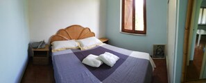 2 chambres, fer et planche Ă repasser