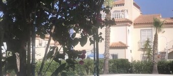 Exclusive apartment overlooking pool and beautiful landscaped gardens, Free Wifi