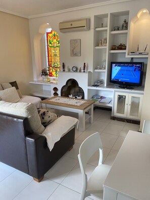 Téléviseur connecté, foyer, lecteur de DVD
