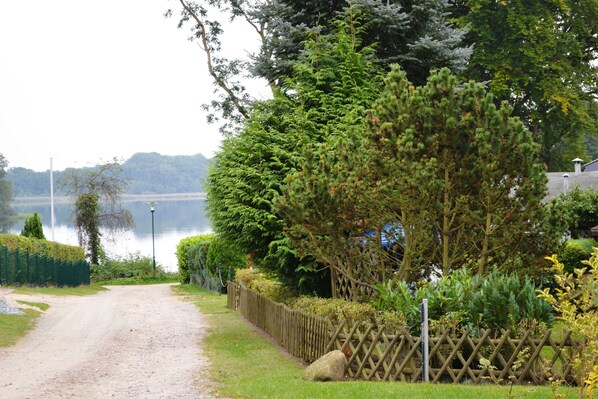 Property grounds - Bungalow lake view incl. Boat - Bungalow lake view incl. boat (Krakow am See)