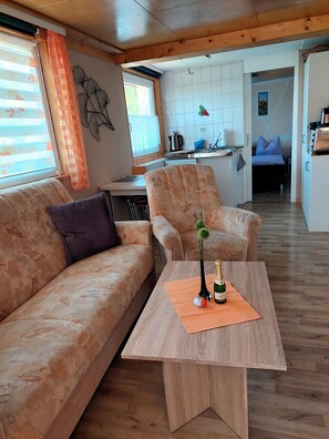 Unclassified image, 4 of 21, button - Bungalow lake view incl. Boat - Bungalow lake view incl. boat (Krakow am See)