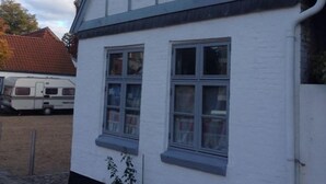 A white building with a steeply pitched roof and multiple windows. - listed family home, close to Gottorf Castle  (Schleswig)