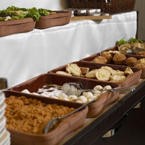 Tägliches inbegriffenes kontinentales Frühstück