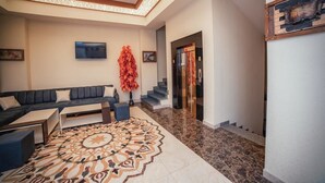 Lobby sitting area - Continental Hotel (Baku)