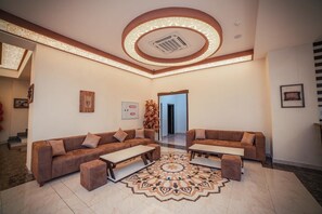 Lobby sitting area - Continental Hotel (Baku)