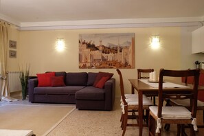 Smart TV, reproductor de DVD, libros y videoteca 