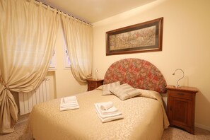 2 bedrooms, desk, iron/ironing board, travel crib