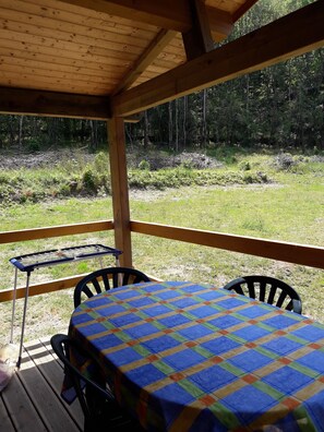 Terrace/patio - Camping Le Ceytrou (Saint-Laurent-les-Bains-Laval-d'Aurelle)
