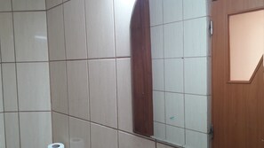 Ducha, artículos de higiene personal gratuitos y secador de pelo