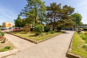 Unclassified image, 4 of 15, button