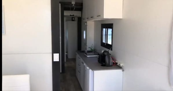 Loft Design | Cuisine privée | Réfrigérateur, four à micro-ondes, surface de cuisson