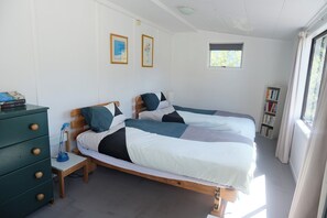 3 makuuhuonetta, silitysrauta/-lauta, ilmainen Wi-Fi, vuodevaatteet