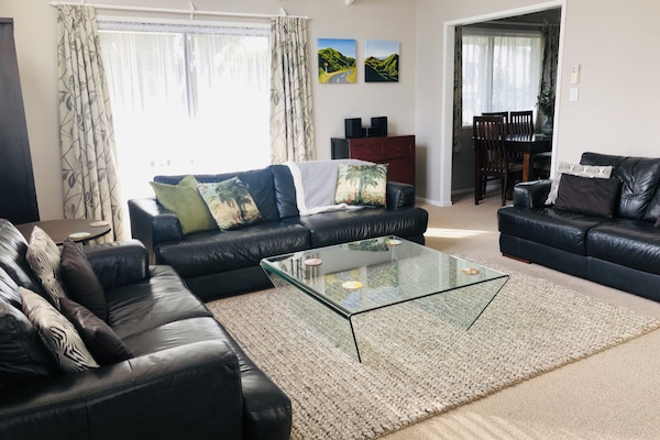 Lounge - spacious, comfortable and warm