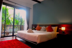Deluxe Double Room | Desk, laptop workspace, blackout curtains, soundproofing - The Eight Ratvithi House (Chiang Mai)