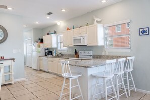 House, 4 Bedrooms | Private kitchen | Fridge, oven, coffee/tea maker, toaster