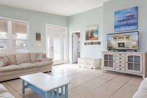 House, 4 Bedrooms | Living area