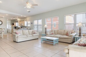 House, 4 Bedrooms | Living area