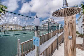 House, 4 Bedrooms | Sport court