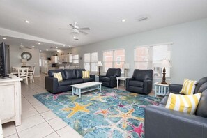 Casa, 4 quartos | Área de estar