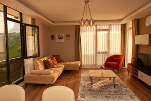 Deluxe Suite | Living area