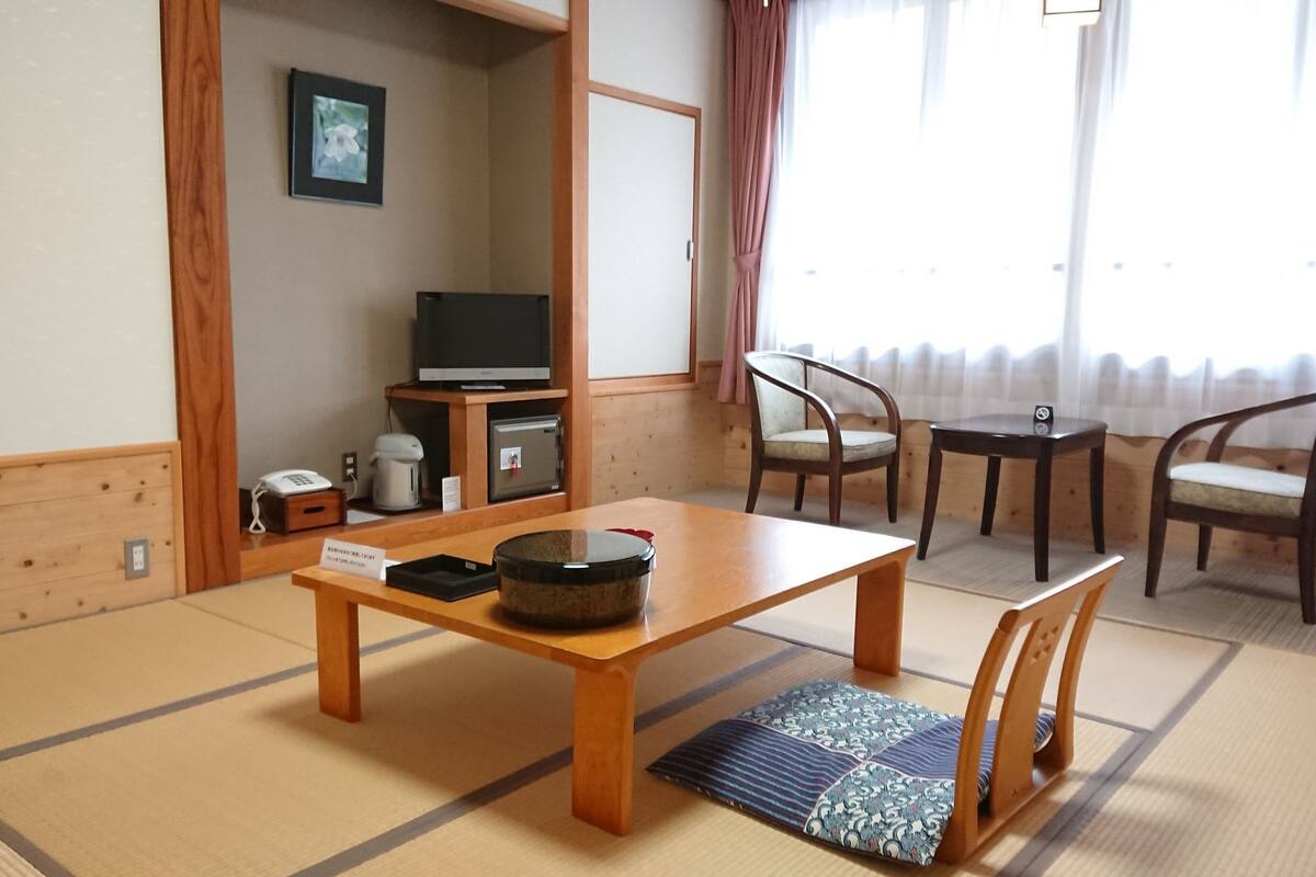 Phòng 4 truyền thống (Japanese Style) | Két bảo mật tại phòng 
