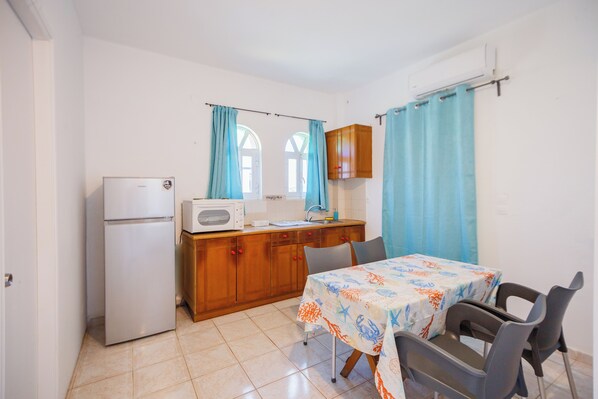 Huoneisto, 2 makuuhuonetta | Silitysrauta/-lauta, ilmainen Wi-Fi, vuodevaatteet