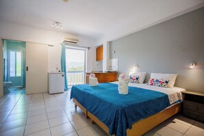 Triple Room | Iron/ironing board, free WiFi, bed sheets - Velendzas Holidays (Zakynthos)