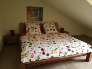 Safe på rommet, reiseseng for barn, wi-fi (inkludert) og sengetøy