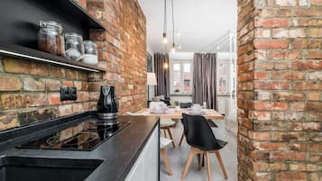 Réfrigérateur, four, plaque de cuisson, lave-vaisselle