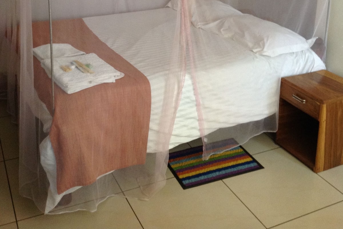 Standaard tweepersoonskamer | Een minibar, een strijkplank/strijkijzer, babybedden, extra bedden