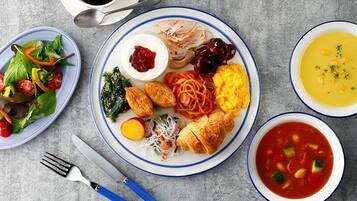 Free daily buffet breakfast