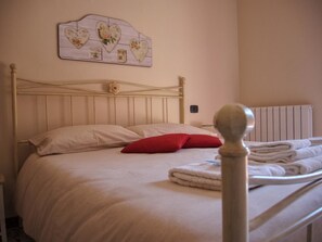 Departamento | Decoración personalizada, muebles diferentes, escritorio y camas extra 